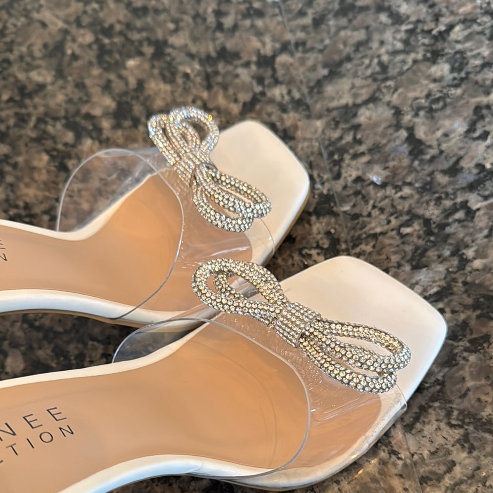 Journee Collection Women's Cream white with silver bows Heeled Sandals NWOT 9 - Picture 8 of 8